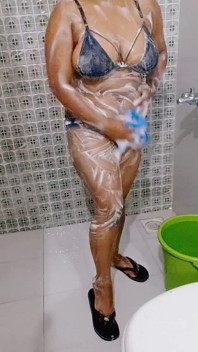 Bagno parte 2 lo spettacolo in bagno della mia sorellastra