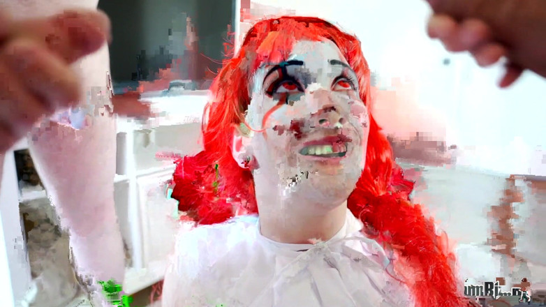 Cumbizz: Halloweenský klaun jen dobrý pro jednu věc polyká velké dávky