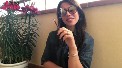Smokin Fetish: Lei preferisce fumare all'aperto