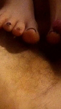 La sorellastra mi ha offerto un footjob