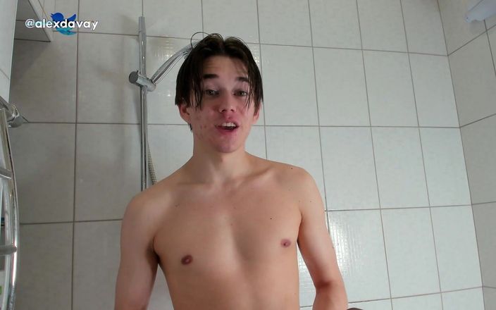 Alex Davey: 给你们的新视频，在淋浴时展示精液，我正在等待你的评论和反馈。