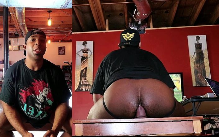 Blkbamaboi73: Jock met grote kont gaapt en stuiterende kont tijdens het...