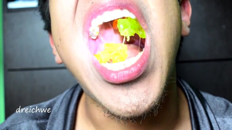 Dreichwe: Comiendo osos de goma