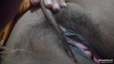 Dr_doom21: Une bhabhi se fait baiser la chatte avec une chatte...