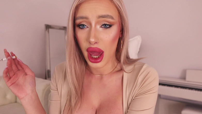 AnnaReyBlonde: Look at My Sexy Body While Im Smoking