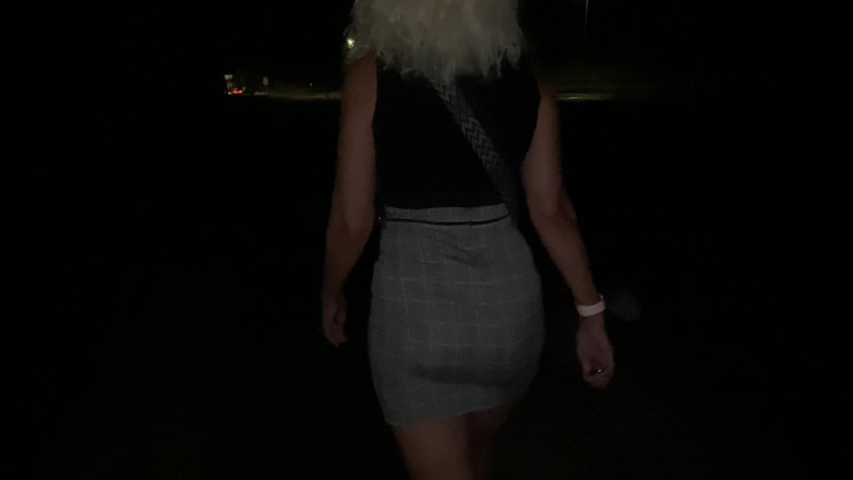 MartinsMrsMilf: Night Out jen já v mini šatech na noční venku, oh...
