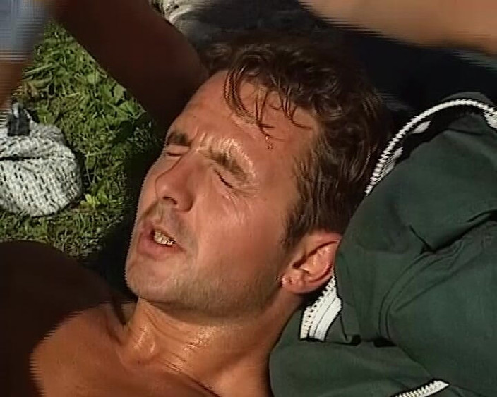 Porno Cloud: Ragazze belle per 90 minuti.