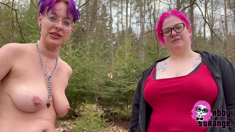 Abby Strange: एलेक्स और मैं जंगल में पेशाब करते हैं