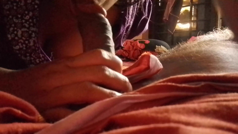 Bijukumar: Tamilská dívka saje manželův penis a potěší ho