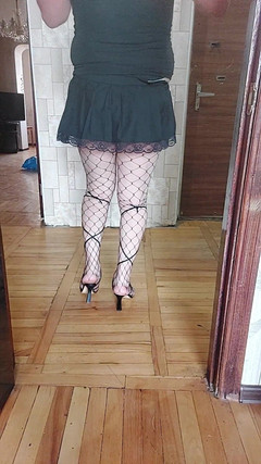 Kitty_Cross: 火辣性感的高跟鞋女大学生femboy性感渔网哥特式风格