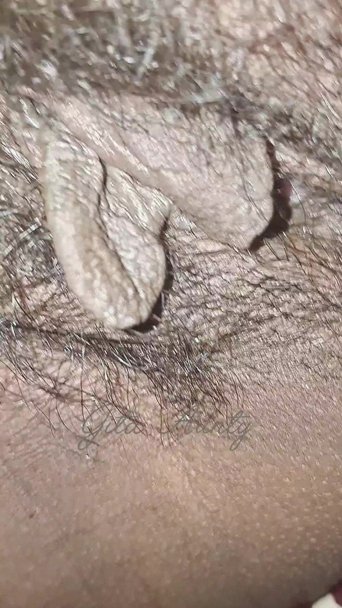 Indian aunty sex: 村の女性が大きな秘部を見せている