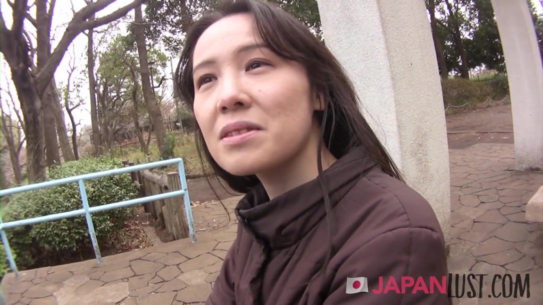 Japan Lust Gold: Minyon Japon orta yaşlı seksi kadın tıraşlı amcık bakış açısı...