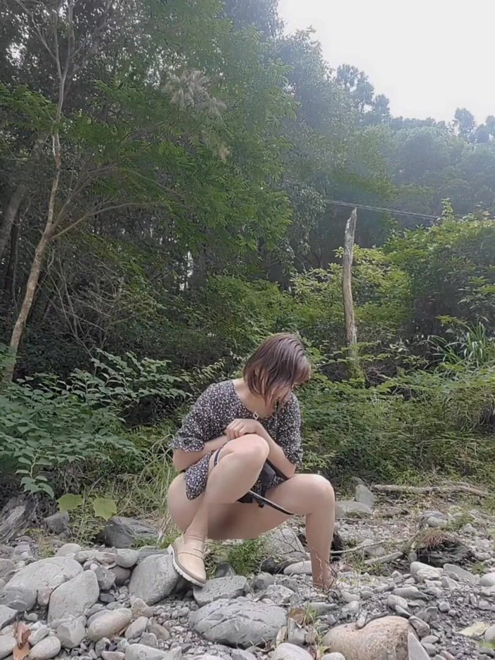 Mayumi Kanzaki: 屋外露出と屋外おしっこ