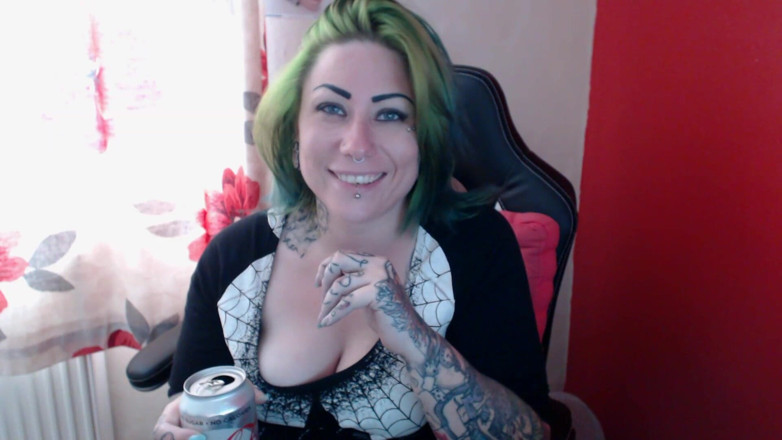 Tattooed Milfy Mama: Arrotos bobos