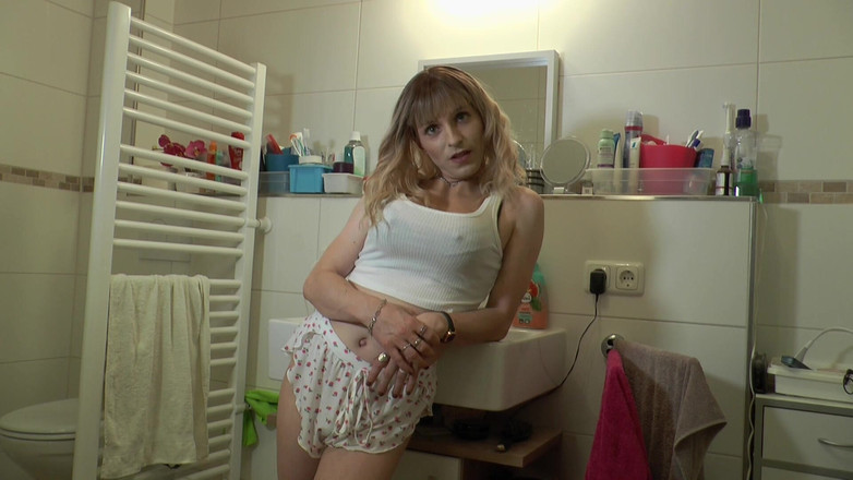 TV_Helena: 今日は貞操の日です!これは君にとって楽しいことじゃないよ