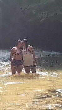 Sexy Couple Wants to Have Sex in the Jungle