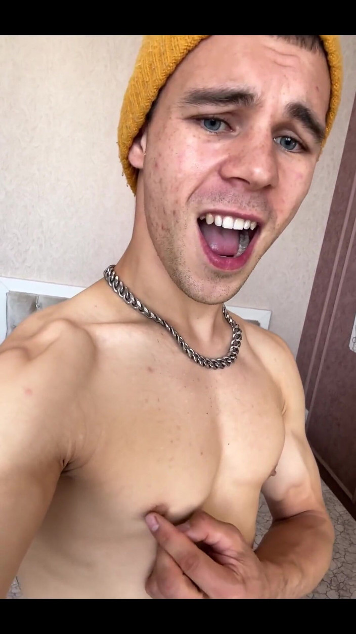 Max_Russell: Bermain dengan puting