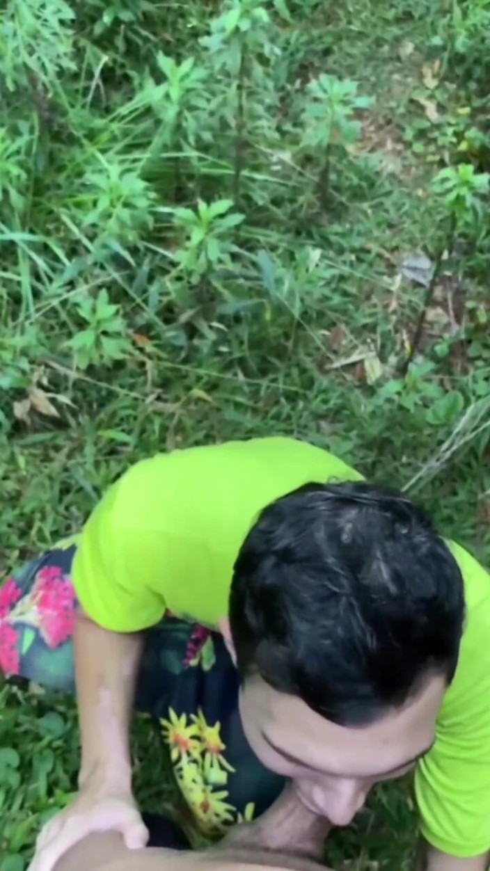 Lukeh: Zwei Männer Geben Im Wald Einen Blowjob