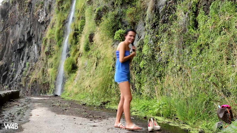 Watch4beauty: Sapphira's Peeing Saga Continues