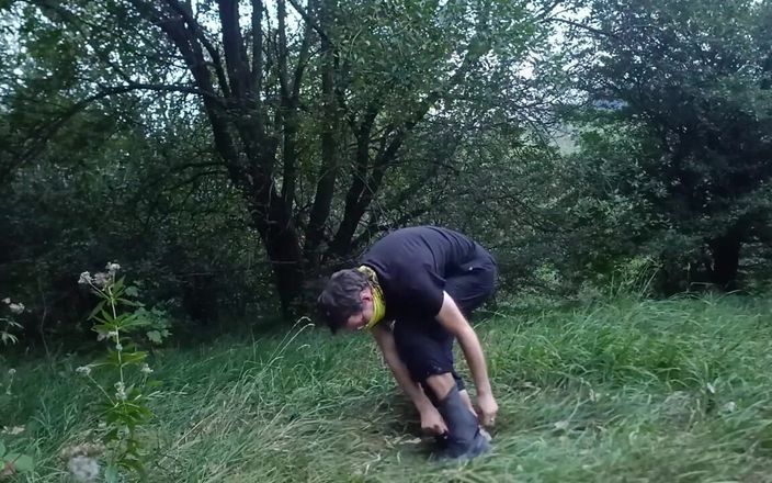 kickerscooter: Мастурбация пениса на улице с эякуляцией