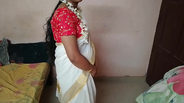 Skydreem1104: Kerala Malayalee-meisjes Sari genietend van de pik van haar man...