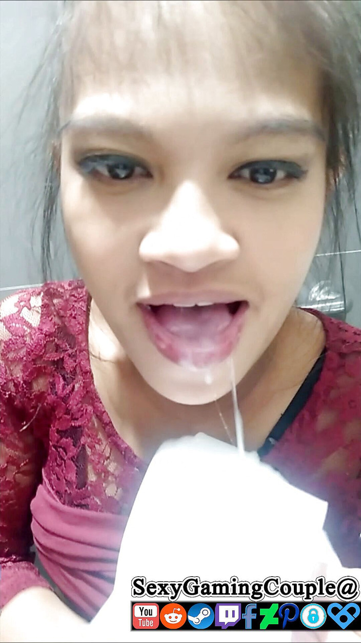 SexyGamingCouple: Calda moglie asiatica incinta mi spompina in bagno - sborra in...