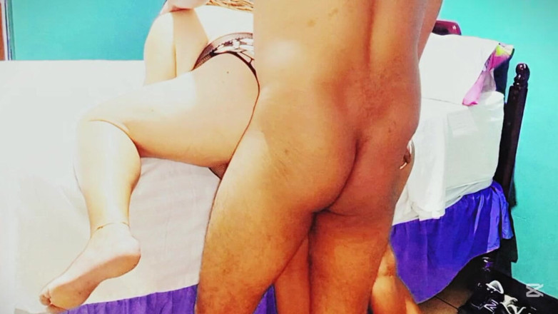 Skinnydanie21: Madrasta e minha namorada pegam meu pau