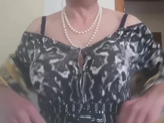 Yusti: Chico Crossdresser Women's Tetona Vest