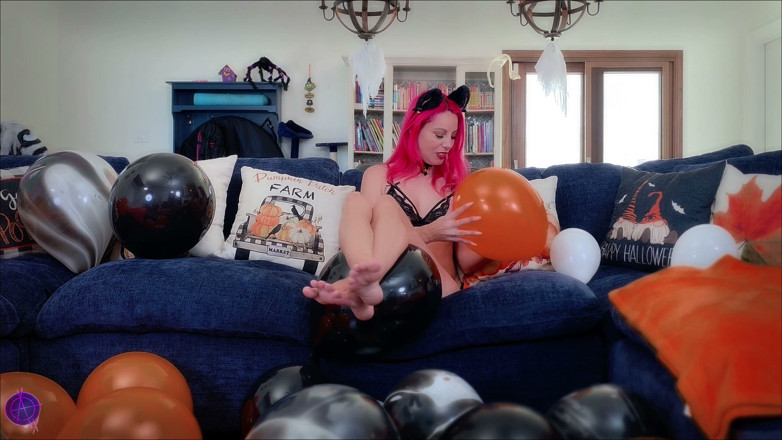 Nicky Rebel: I Bei Palloncini Di Halloween Della Gattina 4K