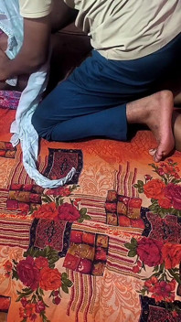 Seks yang sangat cantik dan sebenar di bilik mandi: pasangan yang menakjubkan
