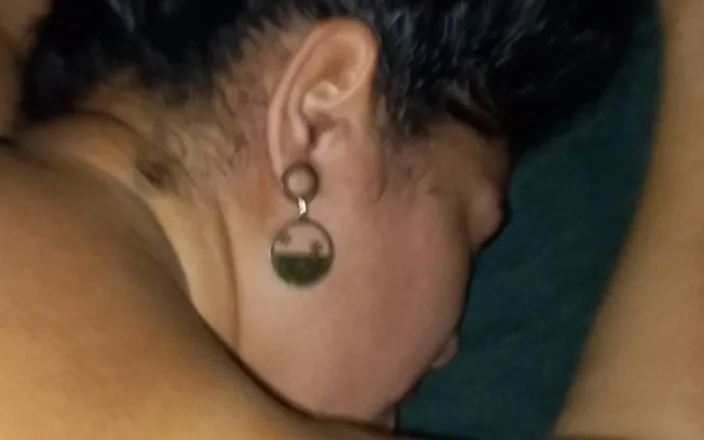 Valkyrieandluigy: Sucking on a bottle