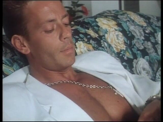 Rocco Siffredi and Friends: La mora pelosa vintage si fa scopare entrambi i buchi