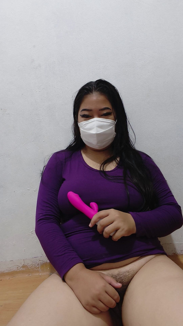 Purple sex: Dul kadın tek başına amcık oynarken azdırıyor