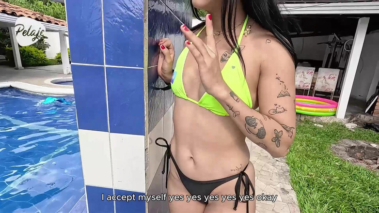 Pelaje mix: Een trieste Latina vindt een zeemeerman en besluit zijn lul...