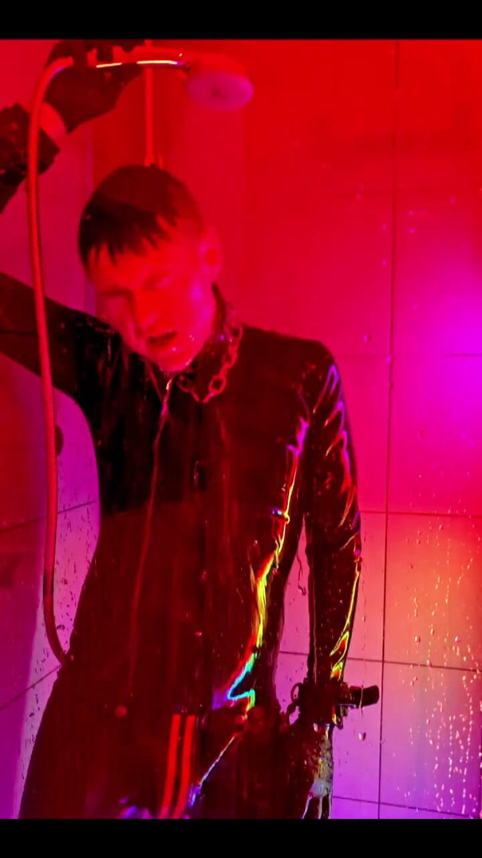 Roman Heart: Душ у гумі 