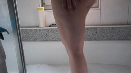 Caralia Deluxe: Rasatura della mia figa calda in bagno