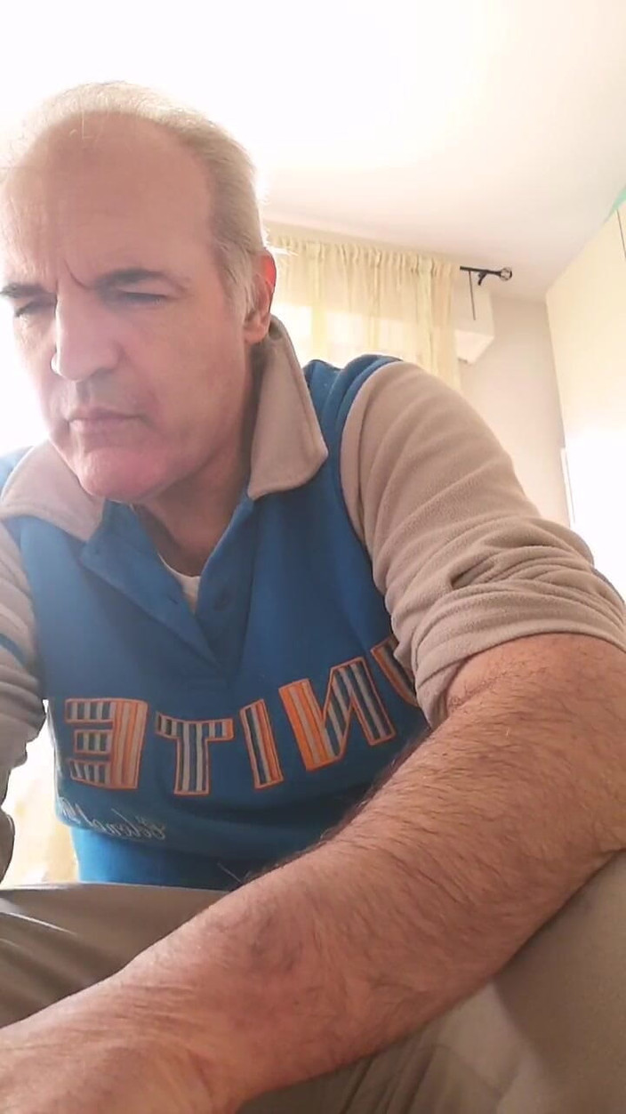 Setesesso7: Slyšíš zvuk mé ruky, jak se třese po mém tvrdém,...