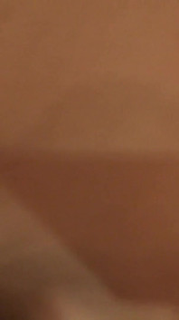 Zobacz, jak te dziewczyny proszą tatusia, aby wypełnił je spermą