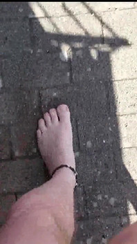 Nahý sýr fe venku