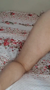Inserimenti anali estremi dei giocattoli. Scopata profonda il culo di mio marito con un enorme distruzione anale con plug anale da 45 cm