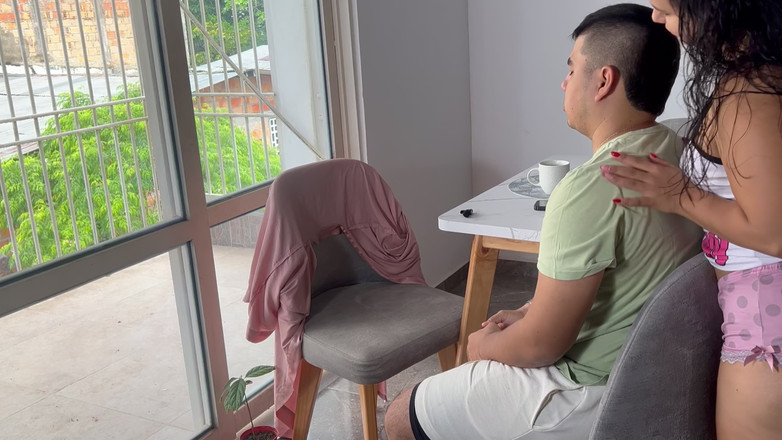 Pronoia Mey: Cewek ini datang untuk ngumpulin uang sewaanku dan pulang dari...