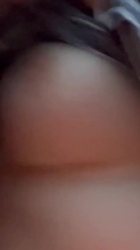 Casi atrapado dos veces con las tetas fuera mientras camina a casa