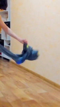 Sexig brunett Myla_angel. Gymnastik i sportkläder och naken, bröst suger, naken promenader!