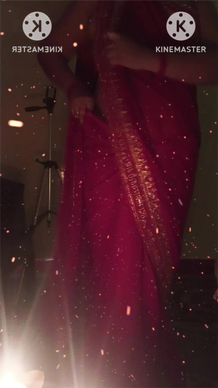 Ankita10000: Pankhuri Kunal, Tournage Dans Une Chambre D’hôtel Rouge