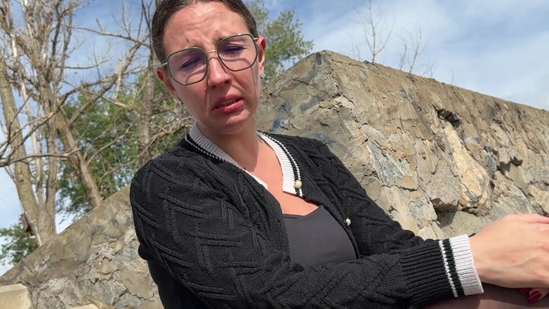 Hottie goddess: 공원 연기 재채기