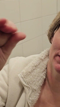 Nikolaus Quicky Dans Des Toilettes Publiques