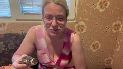 Putarankahotmilf: Yeme ve büyük göbek fetişi, geğirme, osurma