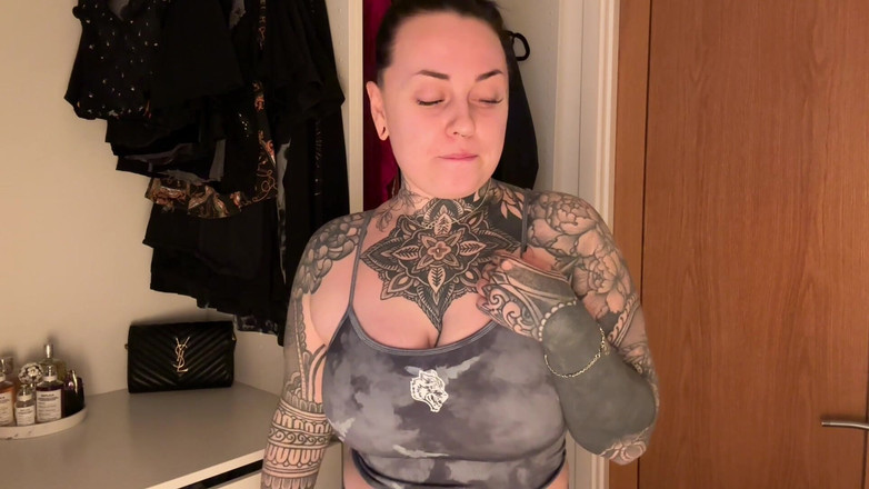 Miss Valentina: Czcij moje mięśnie