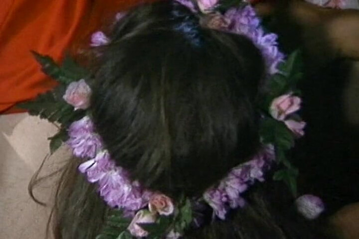 THAGSON RETRO: 激しいパイルドライバーの激しい突きの後にハワイアン・ベイブが精液を垂らす