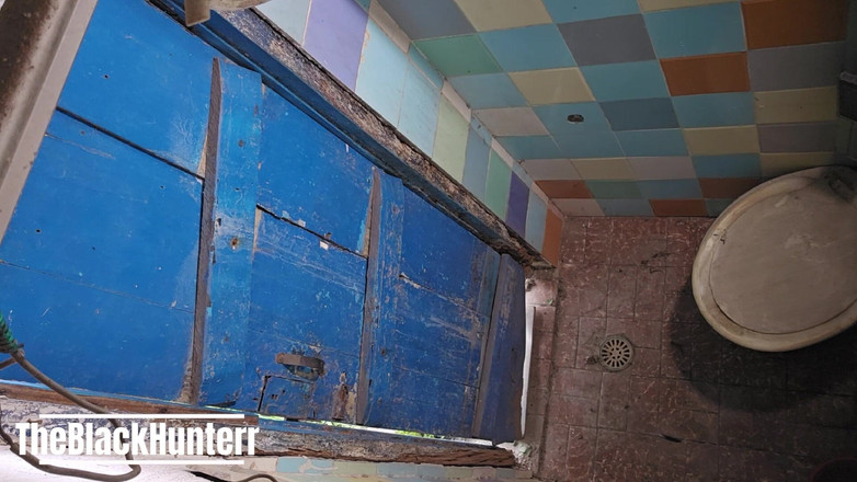 TheBlacKHunterr: 两名员工在洗手间亲热